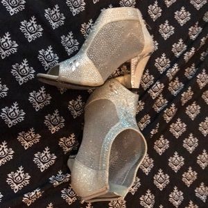 Size 6 1/2 prom shoes